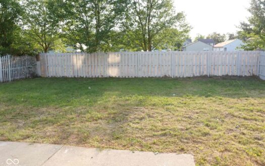 4032 Waterfield Dr, Indianapolis, IN 46235